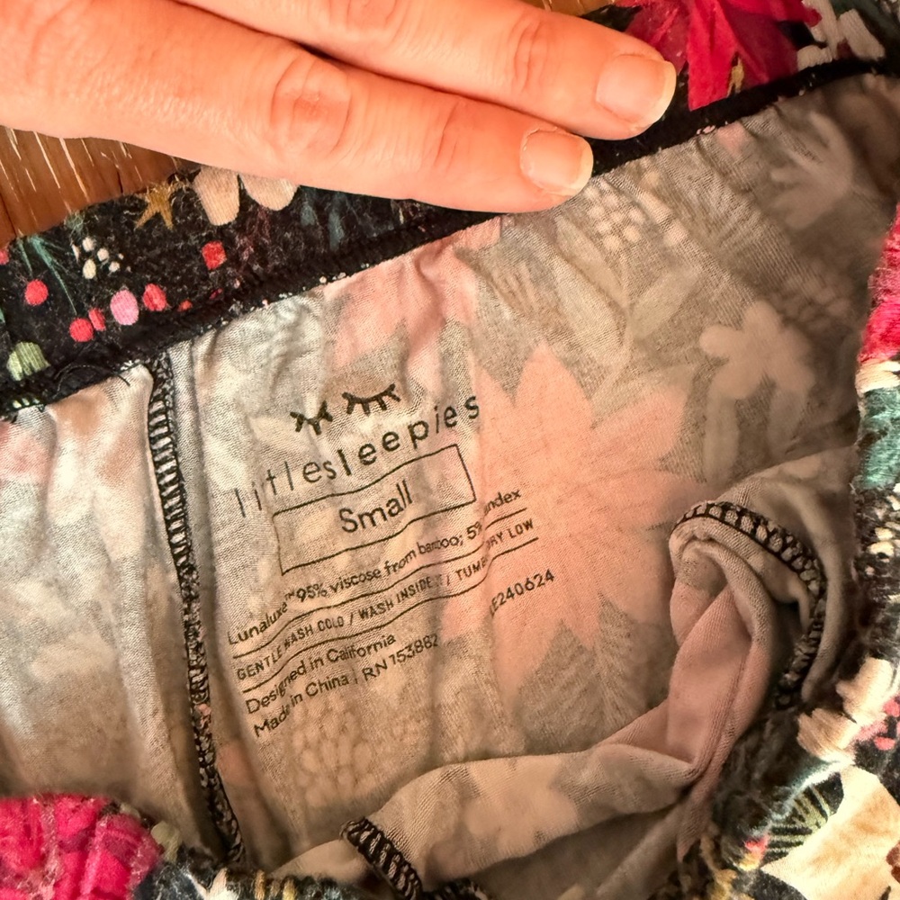 Little Sleepies LIMITED
EDITION Holiday Berry Merry Women's Pajamas outfit Small - Picture 8 of 12